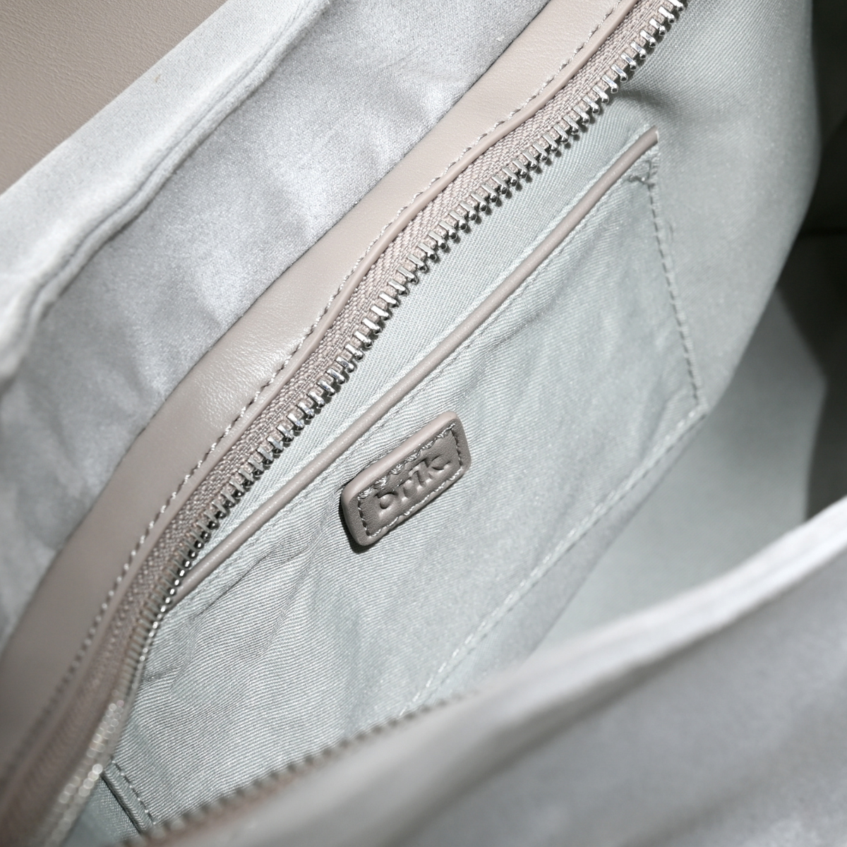 Slouchie Bag in Silverfox