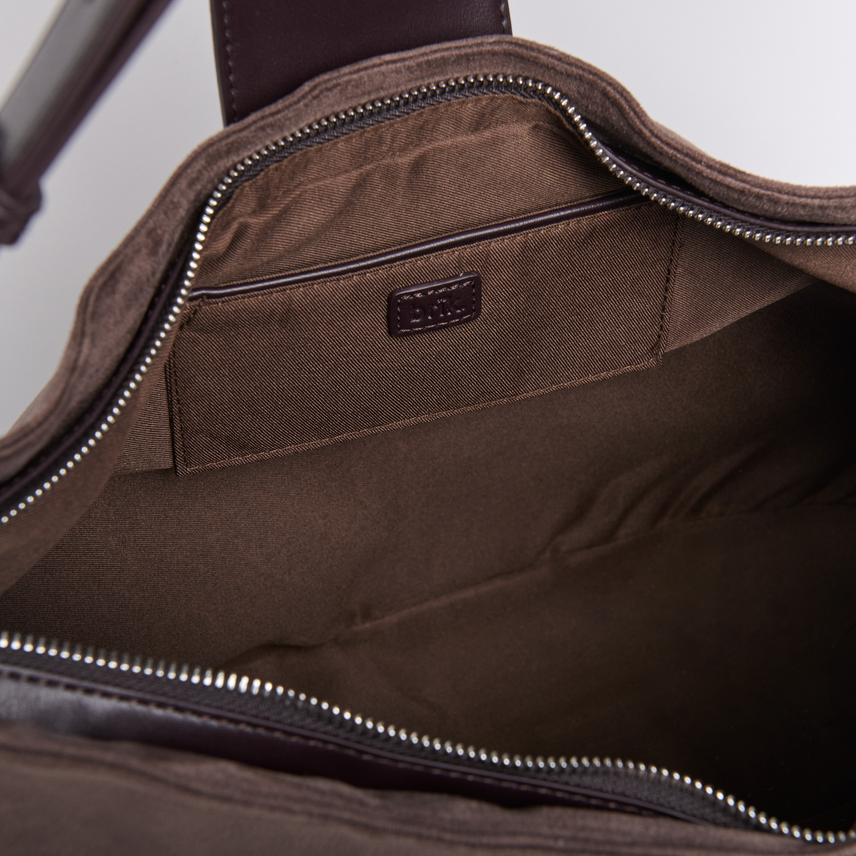 Upsized Slouchie Bag in Brunette