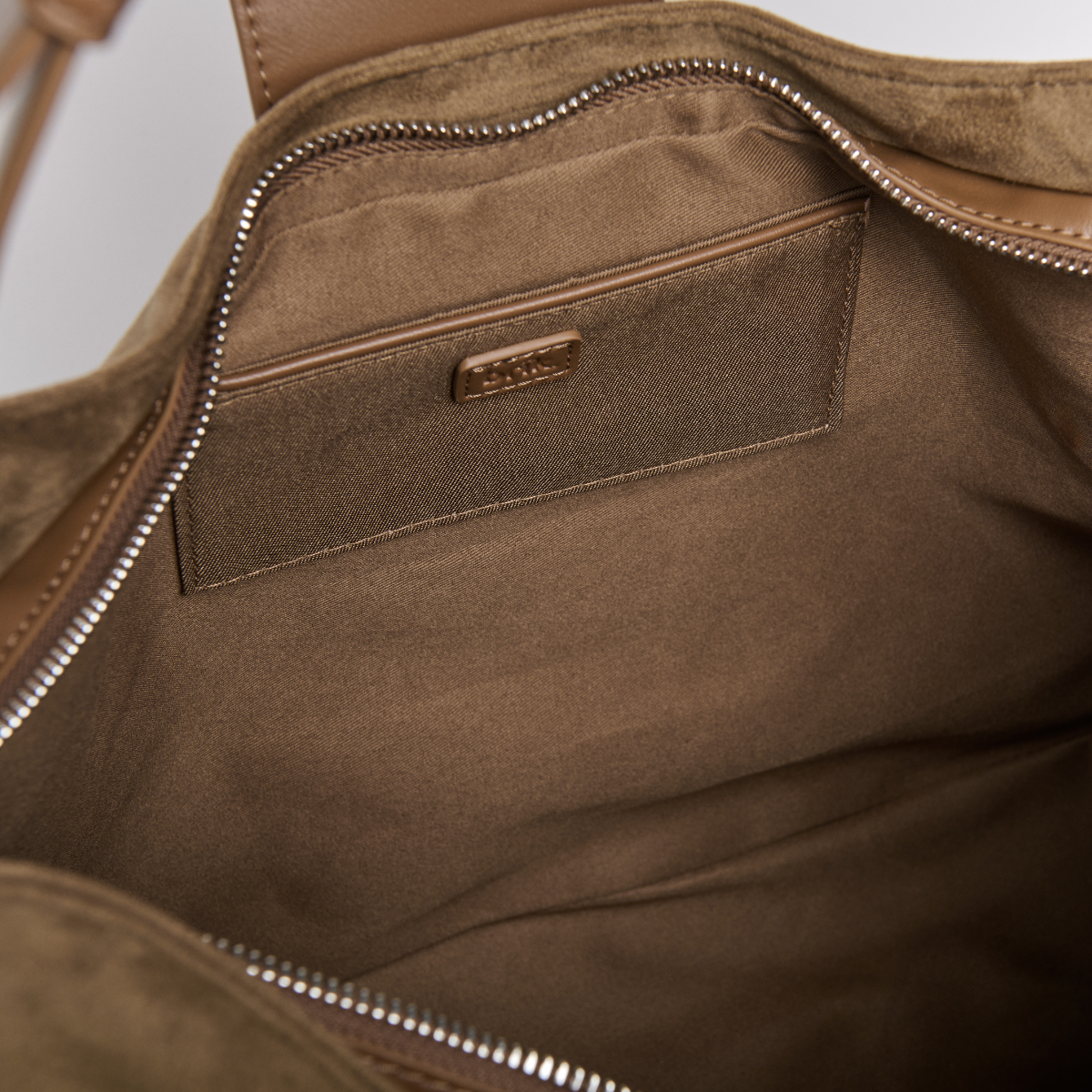 Upsized Slouchie Bag in Pecan